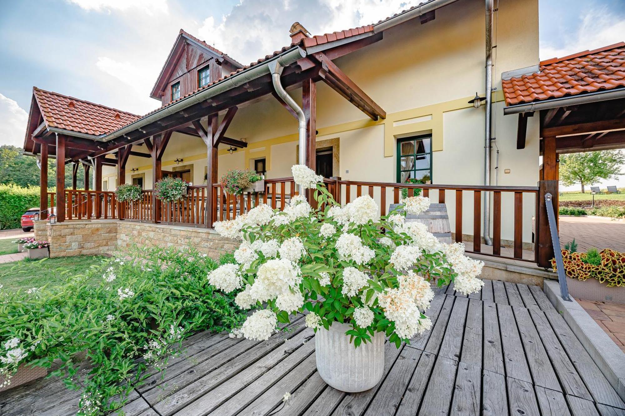 Vencluv Statek Hotel Javornice Exterior foto